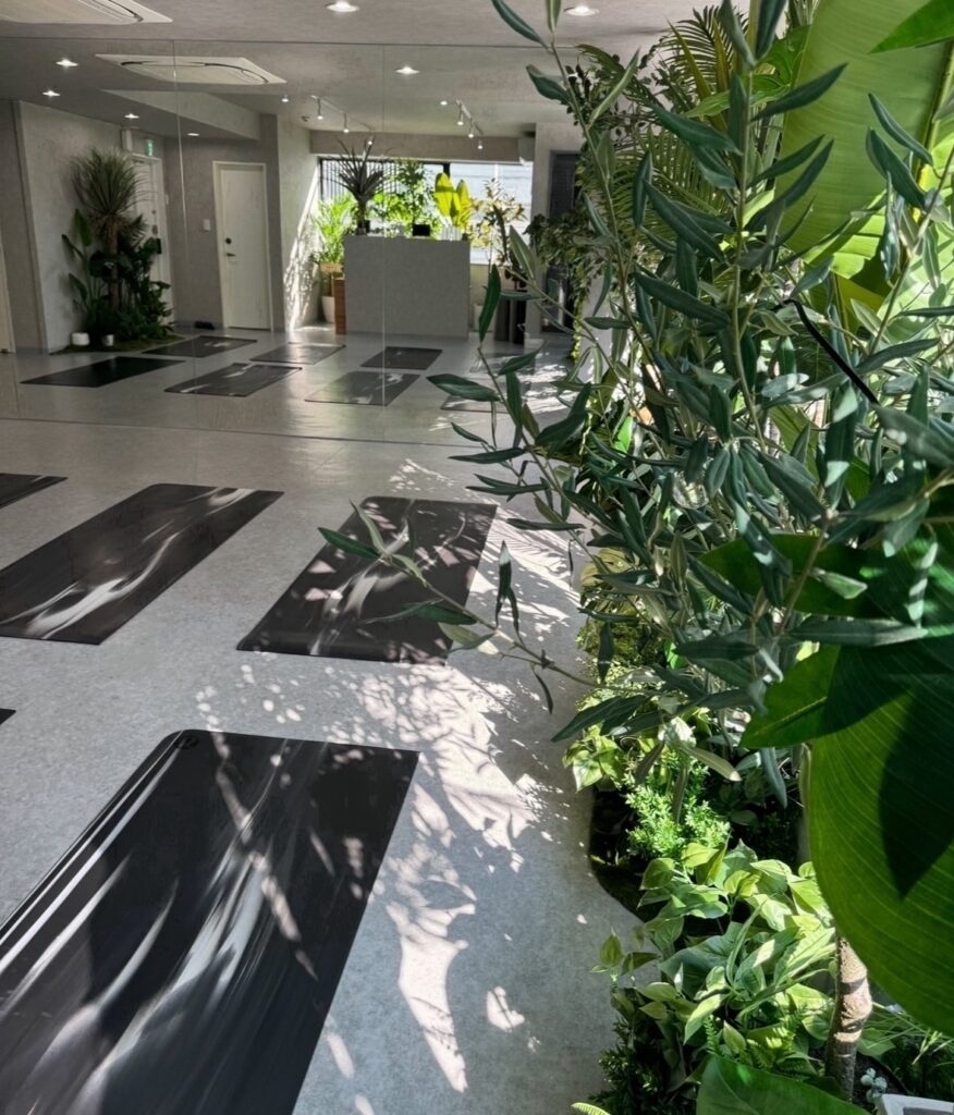 ヨガレッスンの特徴
表参道のヨガスタジオ
経験豊富な
インストラクター